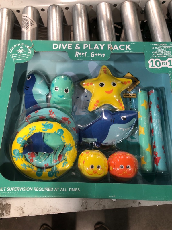 Photo 2 of Coconut Grove Dive & Play Pack, Reef Gang, Set of 10
