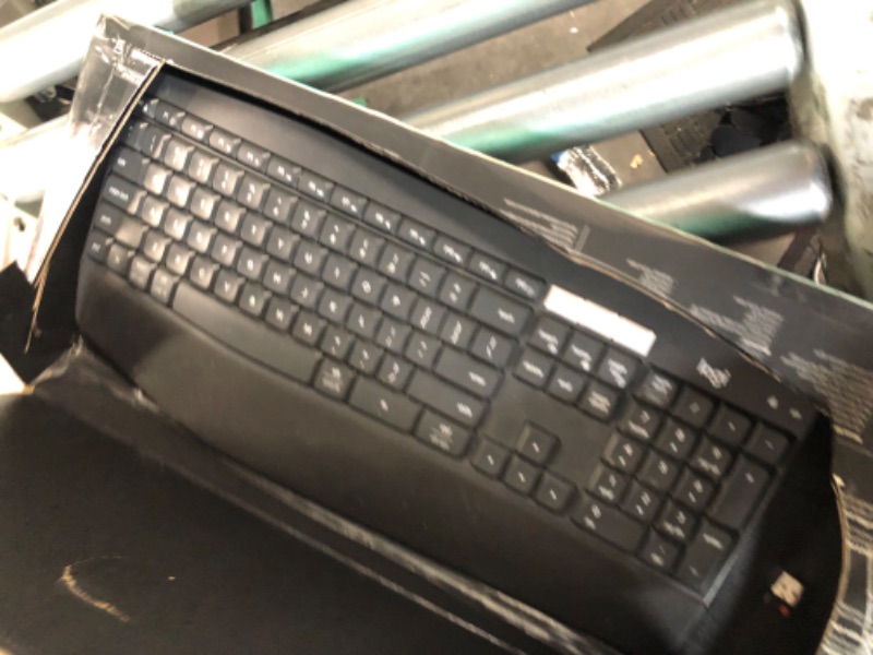 Photo 2 of * mouse missing *
Logitech MK825 Performance Wireless Keyboard & Mouse Combo