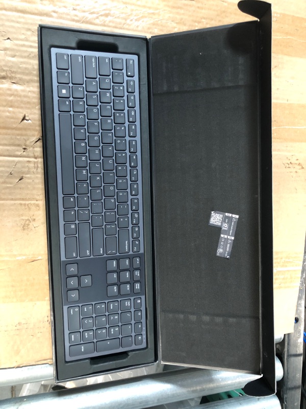 Photo 2 of Dell Premier Collaboration Keyboard – KB900, Wireless 2.4GHz, Bluetooth 5.1