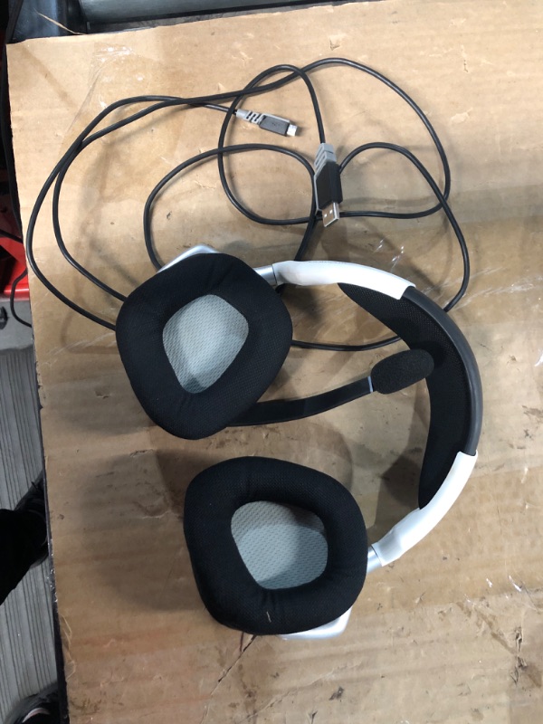 Photo 3 of Corsair VOID RGB Elite Wireless Premium Gaming Headset with 7.1 Surround Sound - Discord Certified - Works with PC, PS5 and PS4 - White (CA-9011202-NA) 