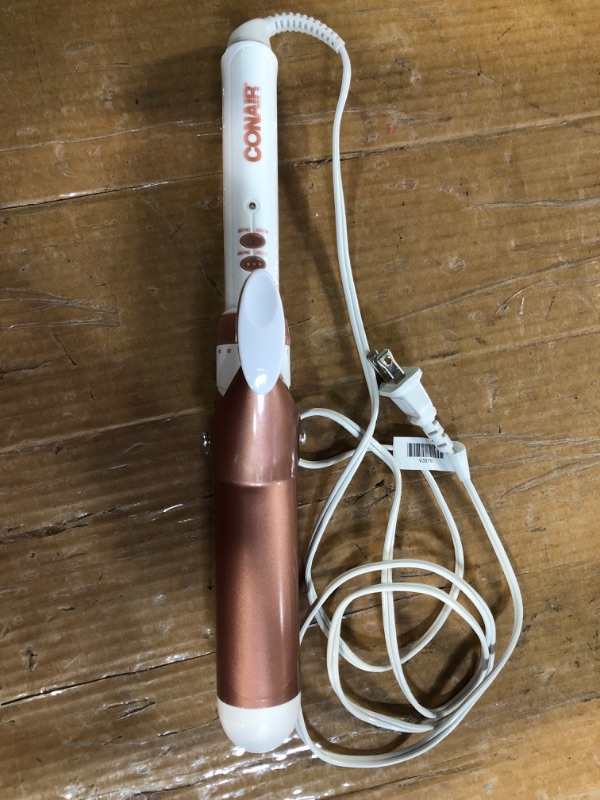 Photo 3 of *used*
Conair Double Ceramic 1 1/2-Inch Curling Iron, 1 ½ inch barrel produces soft waves – for use on medium and long hair Curling Iron 1 1/2-Inch