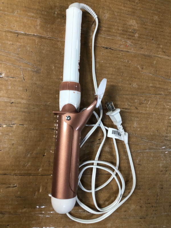 Photo 4 of *used*
Conair Double Ceramic 1 1/2-Inch Curling Iron, 1 ½ inch barrel produces soft waves – for use on medium and long hair Curling Iron 1 1/2-Inch