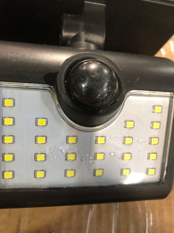 Photo 4 of *used* 
BELL + HOWELL 110-Degree 3-Wattage Equivalent Solar LED Black