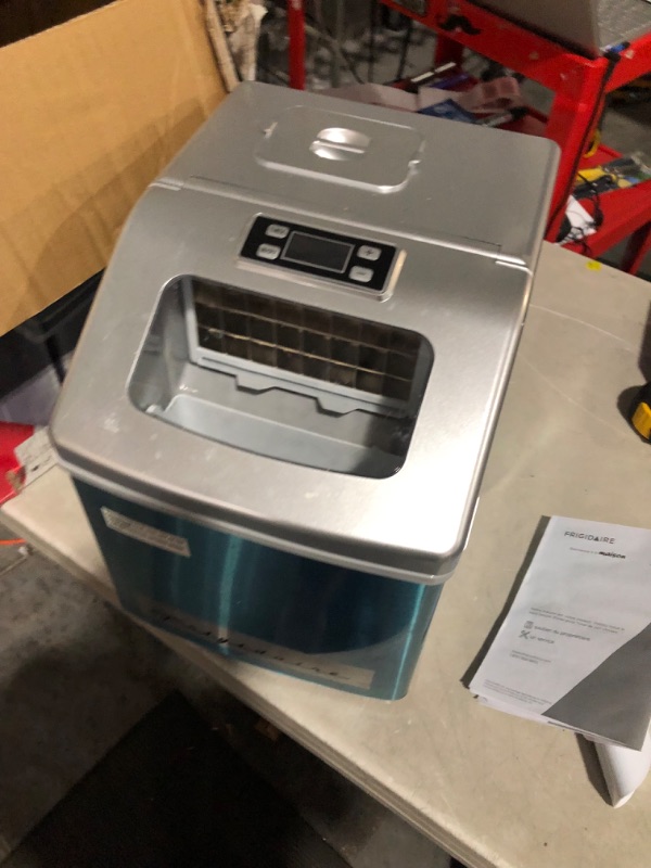 Photo 5 of (USED AND FOR PARTS ONLY) Frigidaire 40 lbs Countertop Clear Square Ice Maker - Stainless Steel