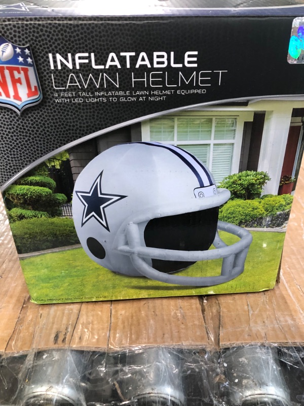Photo 3 of (USED AND NON-FUNCTIONAL) * does not power on *
Fabrique Innovations NFL Unisex Inflatable Lawn Helmet Dallas Cowboys One Size Team Color