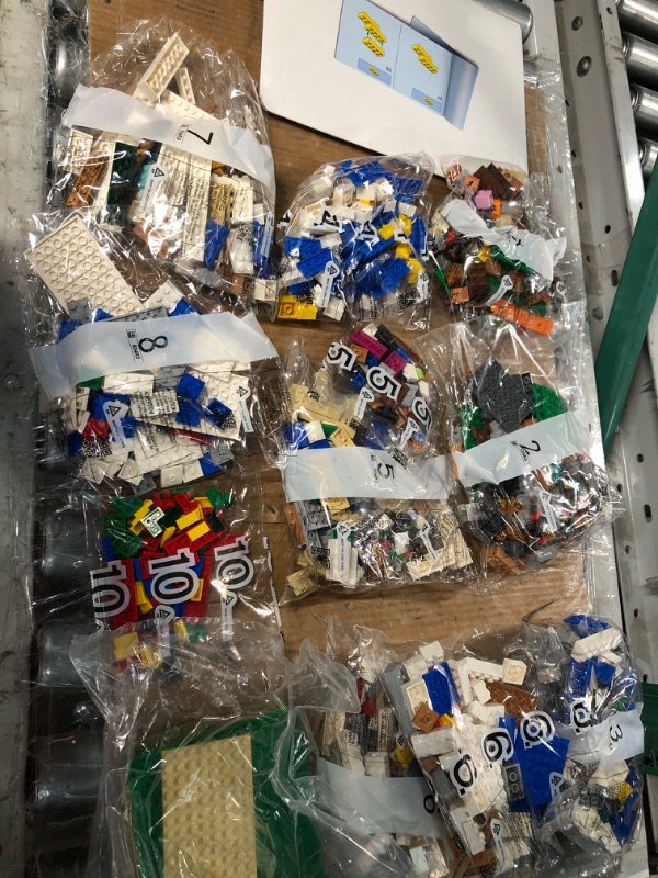 Photo 2 of *MISSING PARTS*
LEGO Minecraft The Llama Village 21188 Building Toy Set for Kids, Girls, and Boys Ages 9+ (1,252 Pieces) FrustrationFree Packaging