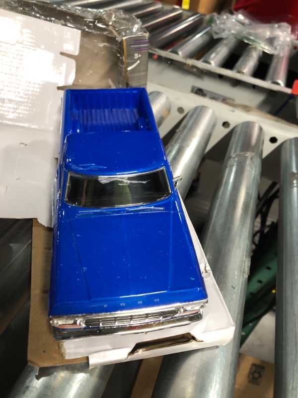 Photo 4 of 1979 Ford F-150 Pickup Truck Blue 1/24 Diecast Model Car by Motormax **SCRATCHED**
