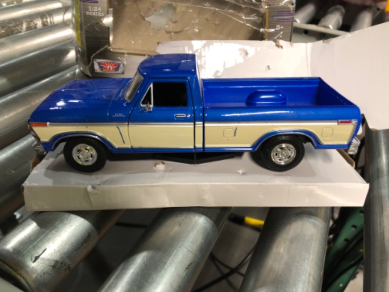 Photo 3 of 1979 Ford F-150 Pickup Truck Blue 1/24 Diecast Model Car by Motormax **SCRATCHED**
