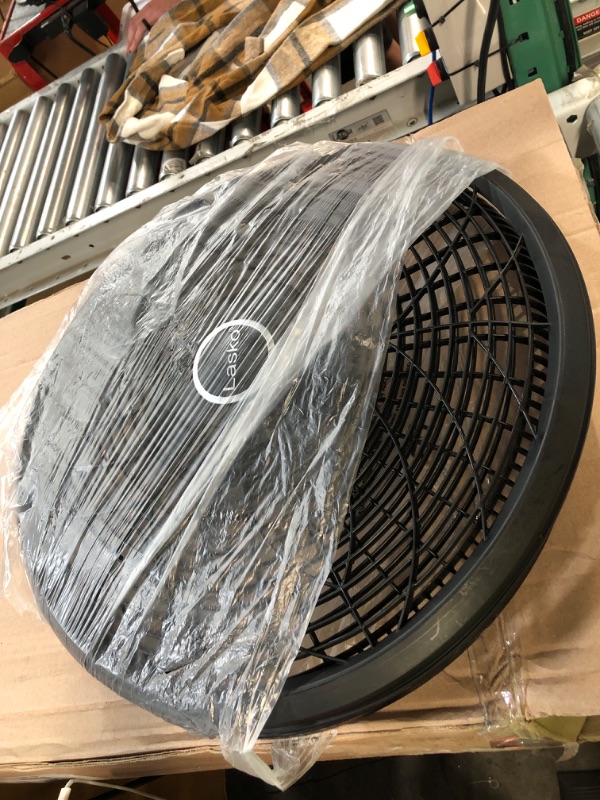 Photo 2 of  18", Black,Lasko Oscillating Pedestal Fan **POWERS ON** **LOOKS NEW**