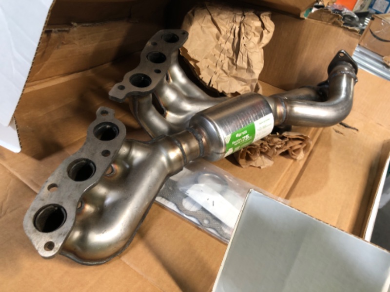 Photo 5 of MagnaFlow Manifold Catalytic Converter California Grade **PREVIOUSLY OPENED**