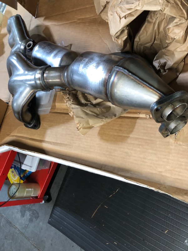 Photo 2 of MagnaFlow Manifold Catalytic Converter California Grade **PREVIOUSLY OPENED**