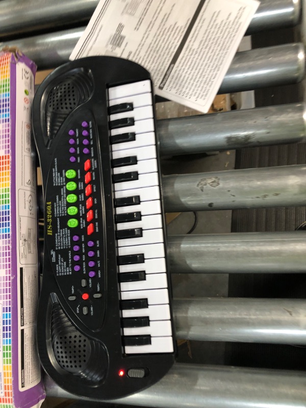 Photo 5 of aPerfectLife Kids Keyboard Piano **POWERS ON** **NO SOUND** **LOOKS NEW**