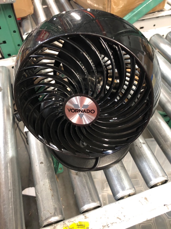 Photo 4 of ** DOES NOT TURN ON WHEN PLUGGED IN, PARTS ONLY** Vornado 460 Small Fan