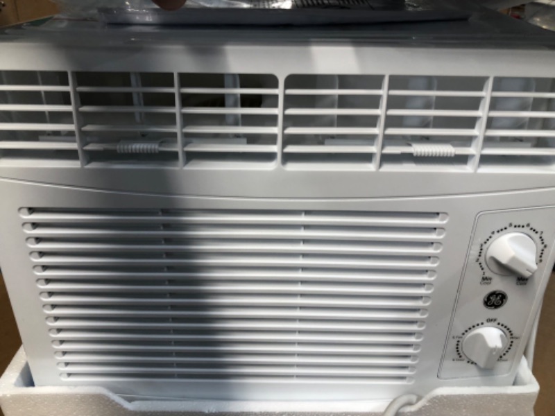 Photo 2 of **DENTED, SEE LAST PHOTO** GE AHV05LZ Window Air Conditioner with 5050 BTU Cooling Capacity, 115 Volts in White