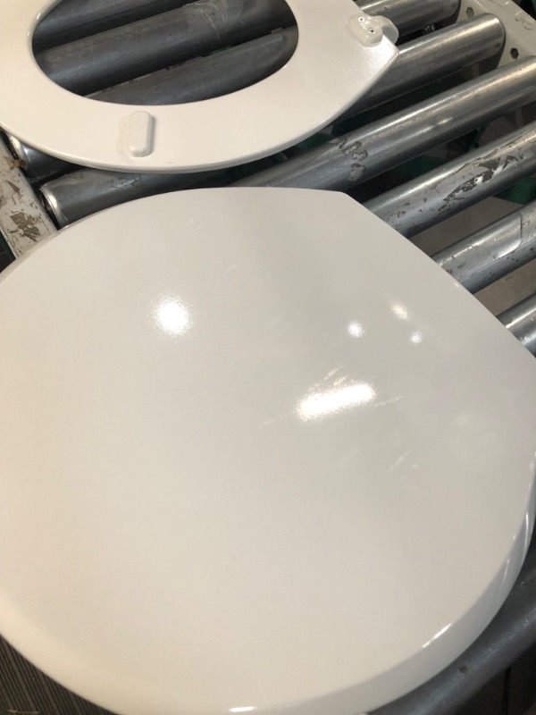 Photo 3 of *SEE NOTES* Mayfair 847SLOW 000 Kendall Slow-Close, Removable Enameled Wood Toilet Seat That Will Never Loosen, 1 Pack - ROUND - Premium Hinge, White ROUND White Toilet Seat