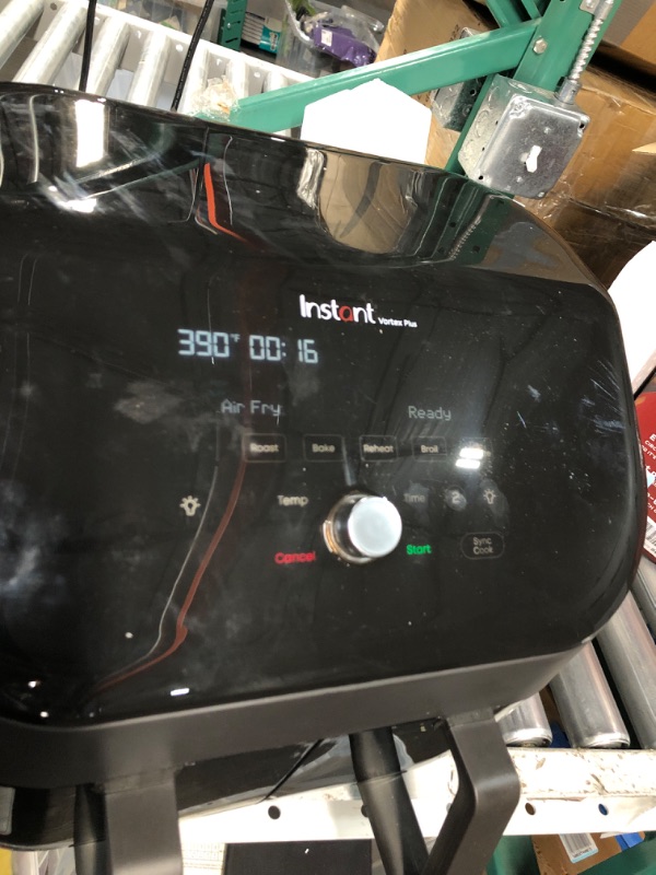 Photo 2 of * item used * item powers on but defective * can't change temperature *
Instant Vortex Plus XL 8-quart Dual Basket Air Fryer Oven, From the Makers of Instant Pot