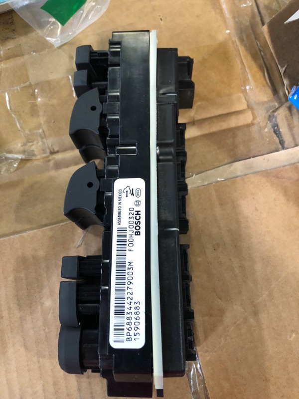 Photo 3 of GM Genuine Parts 15906883 Door and Side Window Switch with Mirror Switch