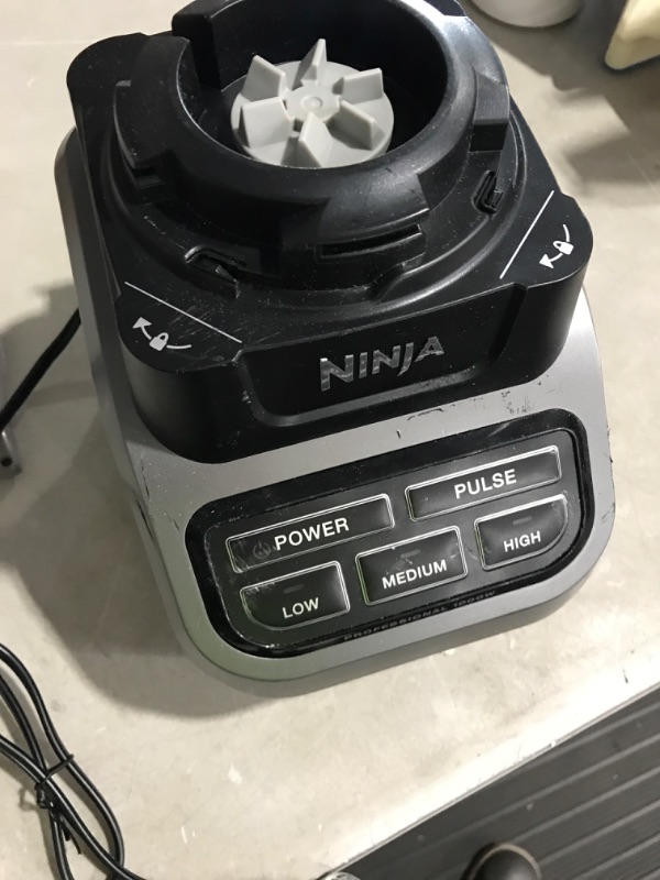 Photo 4 of *item damaged * missing lid * sold for parts/repair *
 Ninja BL610 Professional 72 Oz Countertop Blender 