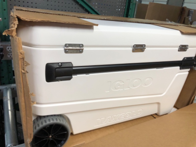 Photo 2 of Igloo Sportsman 30 - 110 Qt Heavy-Duty High Performance Hardsided Coolers