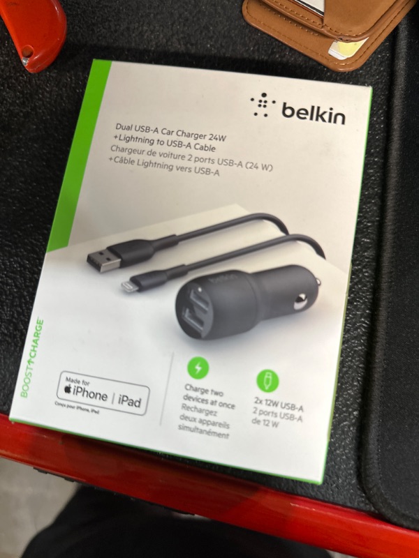 Photo 1 of Dual USB-A Car Charger 24W
+Lightning to USB-A Cable
Chargeur de voiture 2 ports USB-A (24 W)
+Câble Lightning vers USB-A