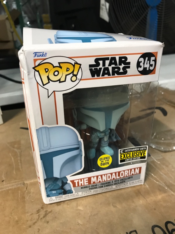 Photo 1 of *BOX DAMAGED* POP Mandalorian Hologram (Star Wars) Funko Glow in The Dark Exclusive
