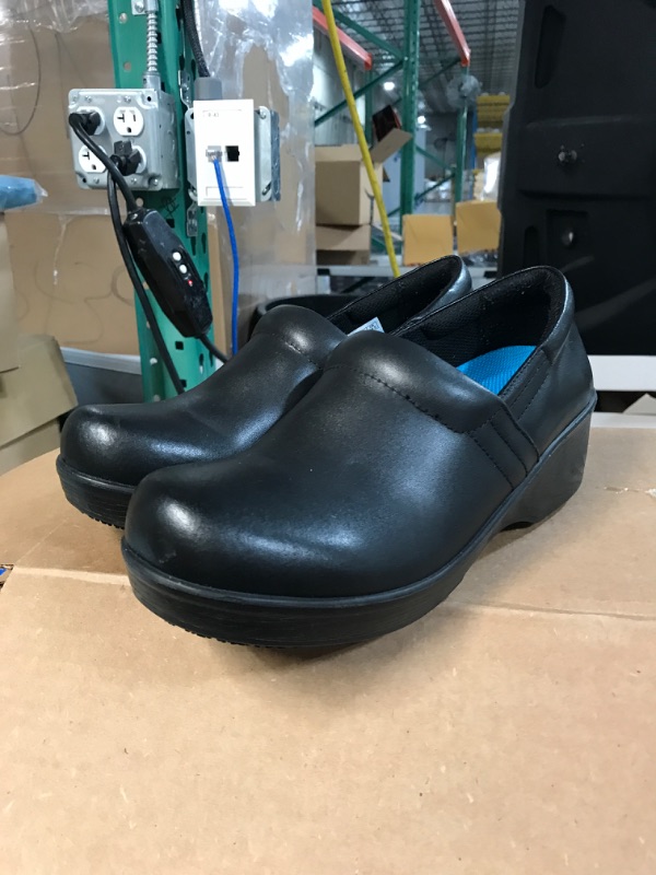 Photo 2 of *USED* Dr. Scholl's Shoes Women's Dynamo Slip Resistant Work Clog, SIZE 7.5 Black Leather