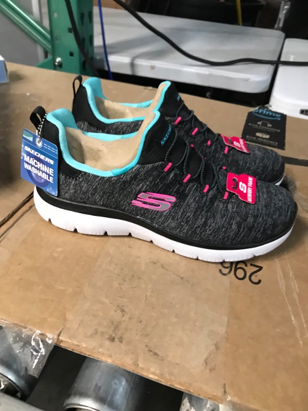 Photo 2 of *USED - LOOKS NEW* Skechers Women's Summits-Quick Getaway Sneaker, size 7