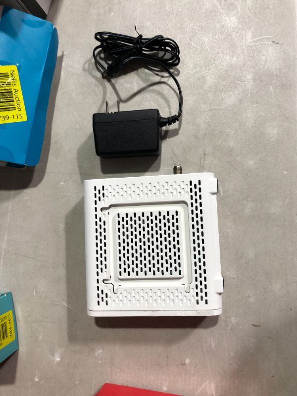 Photo 2 of ***LIGHTS UP - CAN'T TEST FURTHER***
ARRIS DOCSIS 3.1 Cable Modem