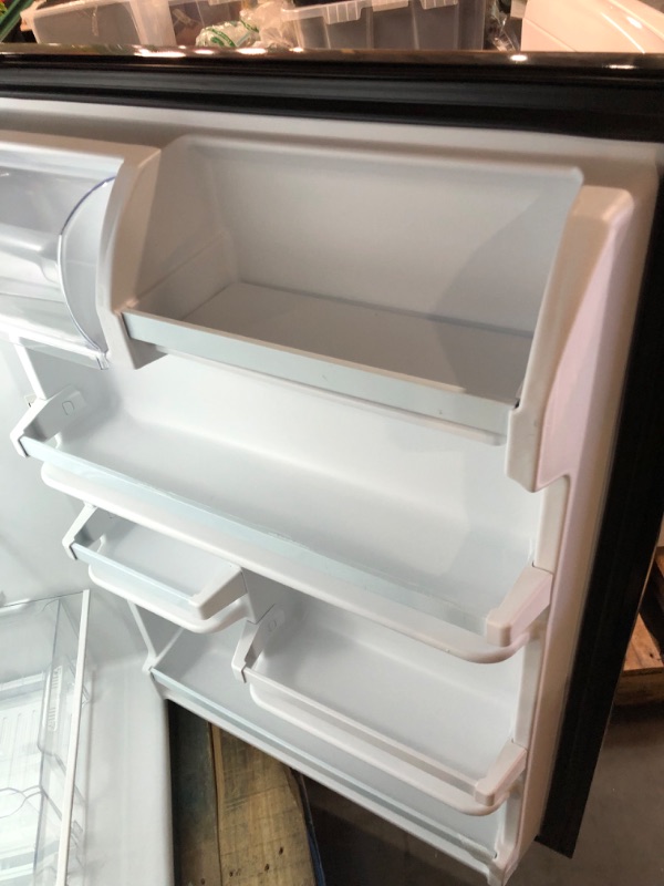 Photo 6 of 30-inch Wide Top Freezer Refrigerator - 18 cu. ft.