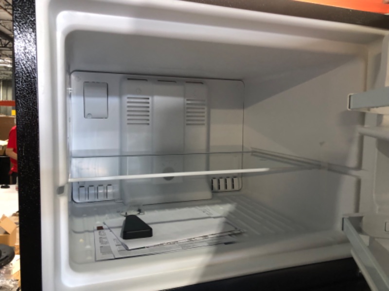 Photo 12 of 30-inch Wide Top Freezer Refrigerator - 18 cu. ft.