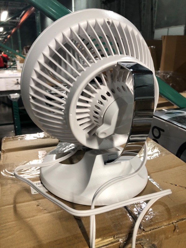 Photo 3 of ** FOR PARTS- DOESNT TURN ON** Vornado 460 Small Whole Room Air Circulator Fan with 3 Speeds, 460-Small, White White 460 - Small Fan