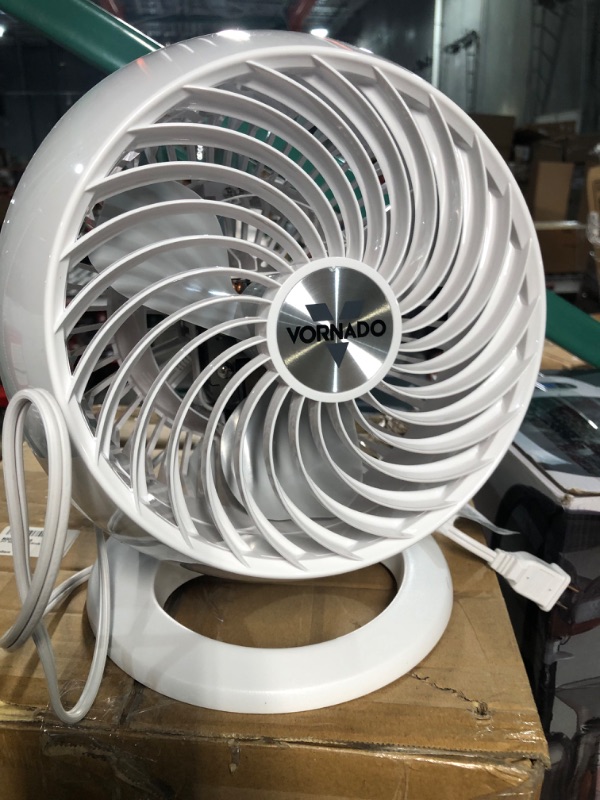 Photo 2 of ** FOR PARTS- DOESNT TURN ON** Vornado 460 Small Whole Room Air Circulator Fan with 3 Speeds, 460-Small, White White 460 - Small Fan