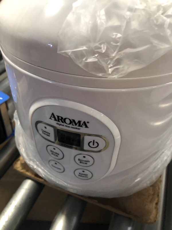 Photo 2 of Aroma Housewares 8-Cup (Cooked) (4-Cup UNCOOKED) Digital Rice Cooker and Food Steamer (ARC-914D),White