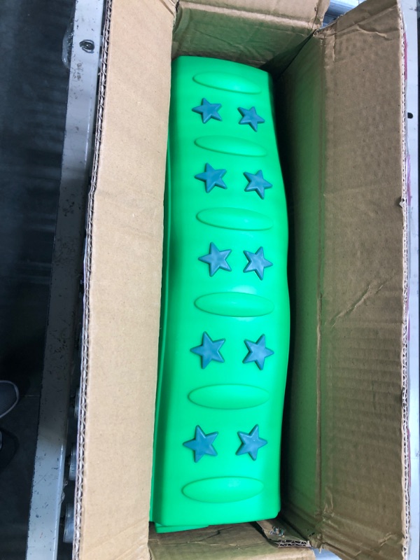 Photo 2 of Children's outdoor wave-shaped balance beam stepping stones Children's obstacle course Five-star pattern non-slip texture The bottom is equipped with non-slip mats (4CS) 4PCS?Green?
