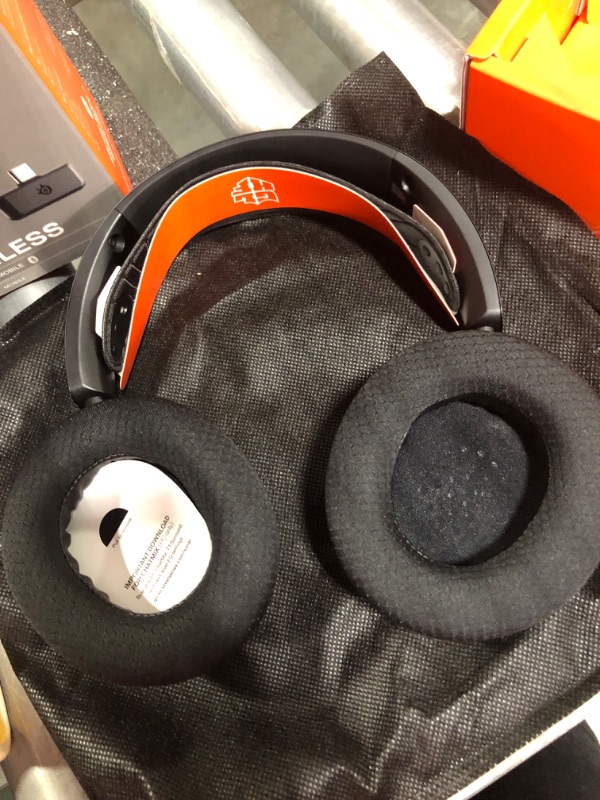 Photo 3 of SteelSeries Arctis Nova Wirelesst - Premium Hi-Fi Drivers - Active Noise Cancellation - Infinity Power System - ClearCast Mic - PC, PS5, PS4, Switch, Mobile