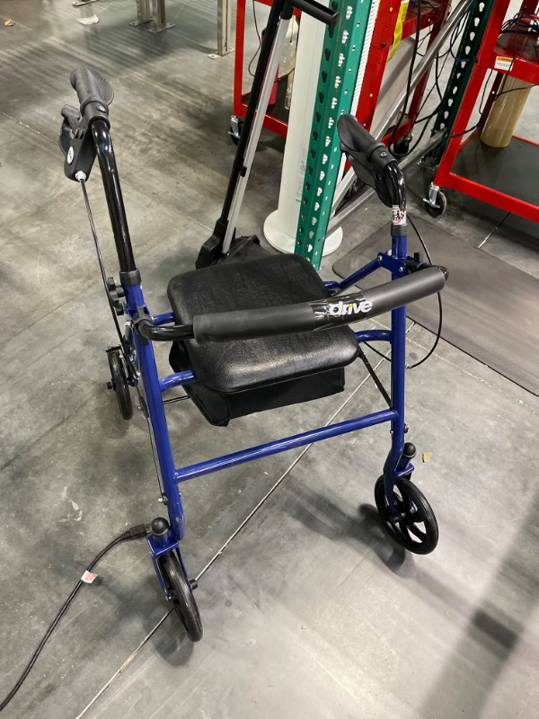 Photo 3 of Drive Medical 10257BL-1 4-Wheel Rollator Walker With Seat & Removable Back Support, Blue

*** ONE HANDLE IS MISSING A SCREW *** 