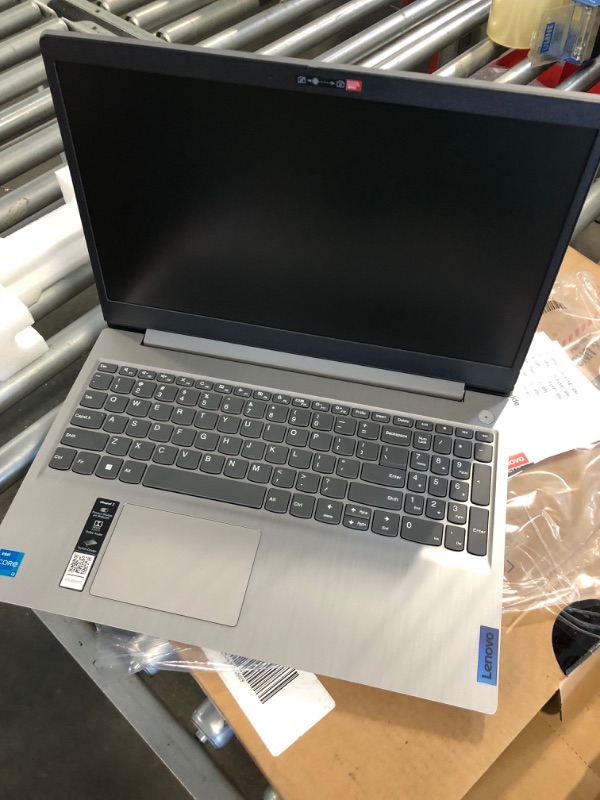 Photo 3 of Lenovo - Ideapad 3i 15.6" HD Touch Laptop - Core i3-1115G4 - 8GB Memory - 256GB SSD - Platinum Grey 81X800MCUS