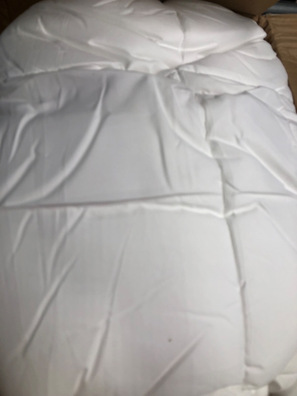 Photo 1 of Bedsure King Comforter Duvet Insert - Down Alternative White Comforter King Size, Quilted All Season Duvet Insert King Size with Corner Tabs
