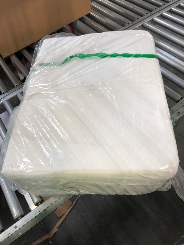 Photo 2 of 3 pc foladable white mattress