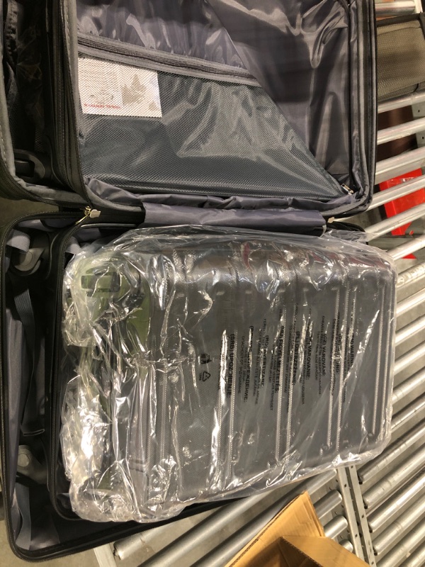 Photo 4 of 3 pc luggage set with lock 