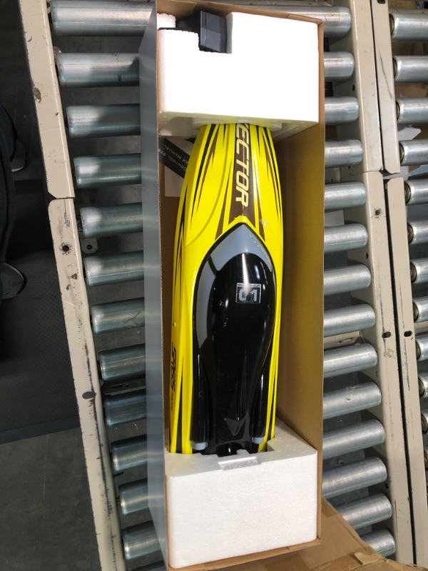 Photo 2 of VOLANTEXRC Brushless Remote Control Boat Vector SR65 37MPH High-Speed Brushless RC Boat RC Boats for Adults Fast RC Boat with Self-righting & Reverse Function for Adults Toy Gifts (792-5 RTR) Yellow 37mph