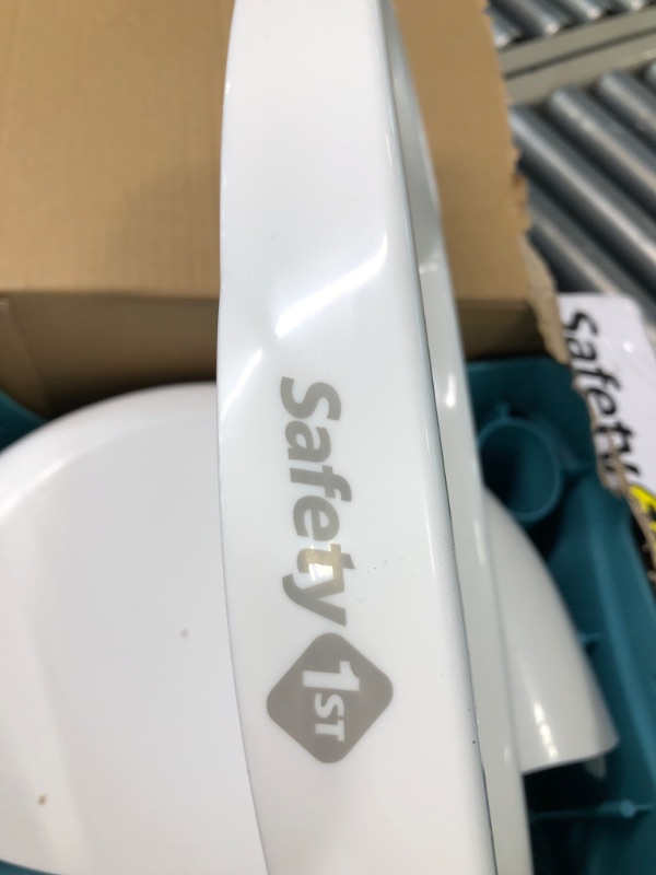 Photo 1 of Safety 1st Easy Care Swing Tray Feeding Booster