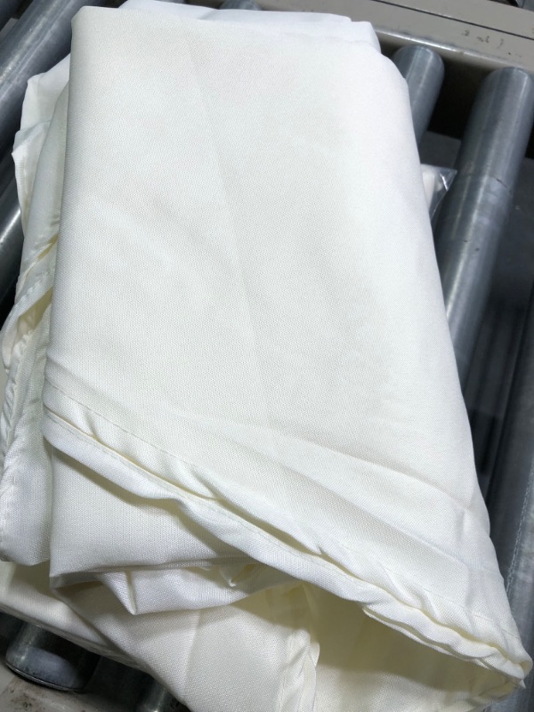 Photo 1 of 1pack 120 Inch Ivory Round Tablecloth in Polyester Fabric for Wedding/Banquet/Restaurant/Parties Round-120'',1pack Ivory