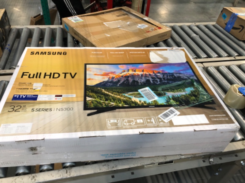 Photo 2 of SAMSUNG 32-inch Class LED Smart FHD TV 1080P (UN32N5300AFXZA, 2018 Model)