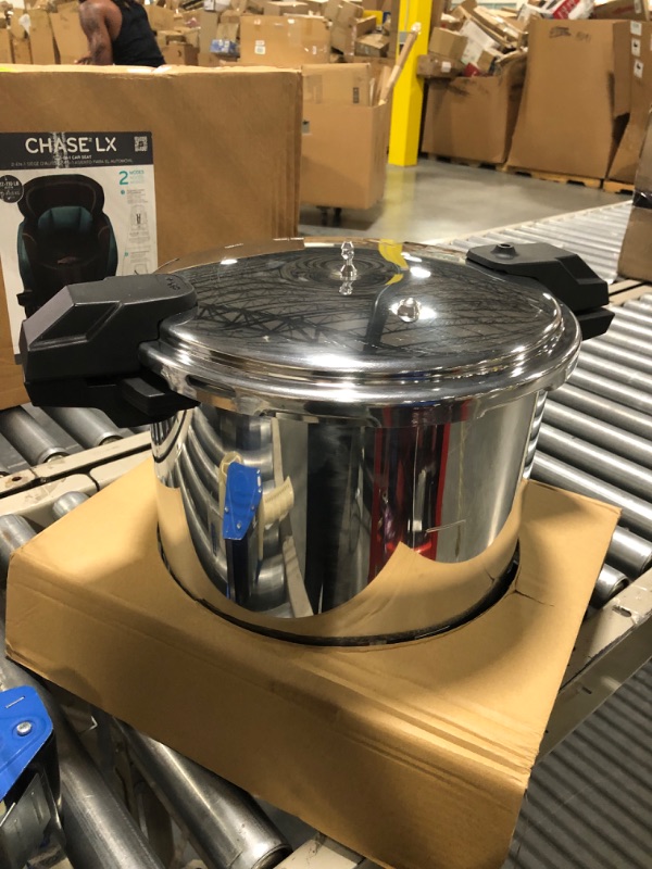 Photo 4 of ** Missing operating valves ** - 7114000221 Mirro 92122A Polished Aluminum 5 / 10 / 15-PSI Pressure Cooker / Canner Cookware, 22-Quart, Silver