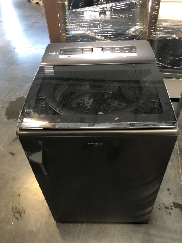 Photo 2 of 5.2 - 5.3 cu. ft. Top Load Washer with 2 in 1 Removable Agitator. UNABLE TO FULLY TEST SMALL SCRATCH ON SIDE OF WASHER 
