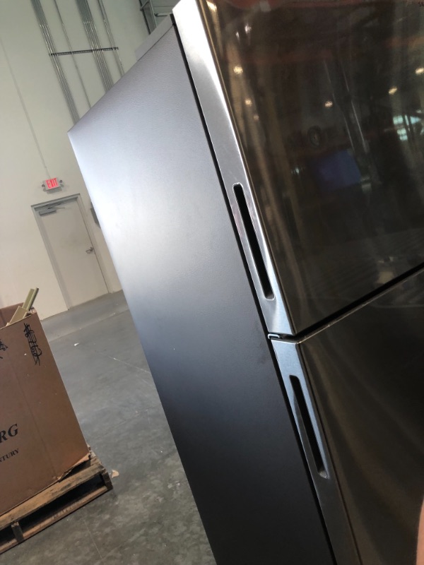 Photo 4 of Samsung 28 Inch Wide 15.6 Cu. Ft. Energy Star Certified Top Freezer Refrigerator with LED Lighting DENT ON FRONT OF DOOR 
