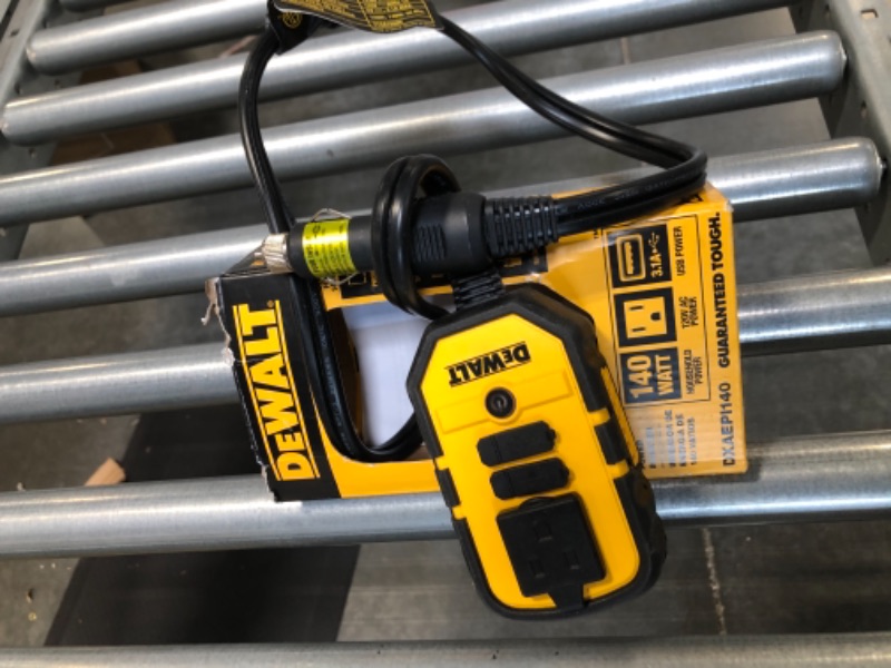 Photo 3 of DeWalt Power Inverter Dxaepi140