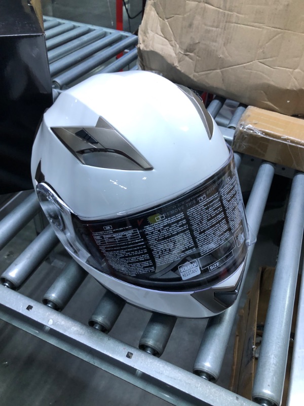 Photo 1 of Milwaukee Helmets MPH9807DOT 'Ionized' Gloss White Advanced Motorcycle Modular Helmet for Men and Women Biker w/ Drop Down Visor Medium White