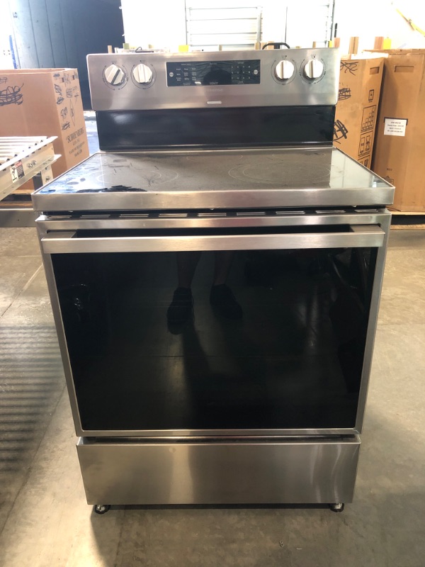 Photo 2 of Hisense 30-in Smooth Surface 5 Elements 5.8-cu ft Self-Cleaning Air Fry Convection Oven Freestanding Electric Range (Stainless Steel) ( Model #HBE3501CPS )